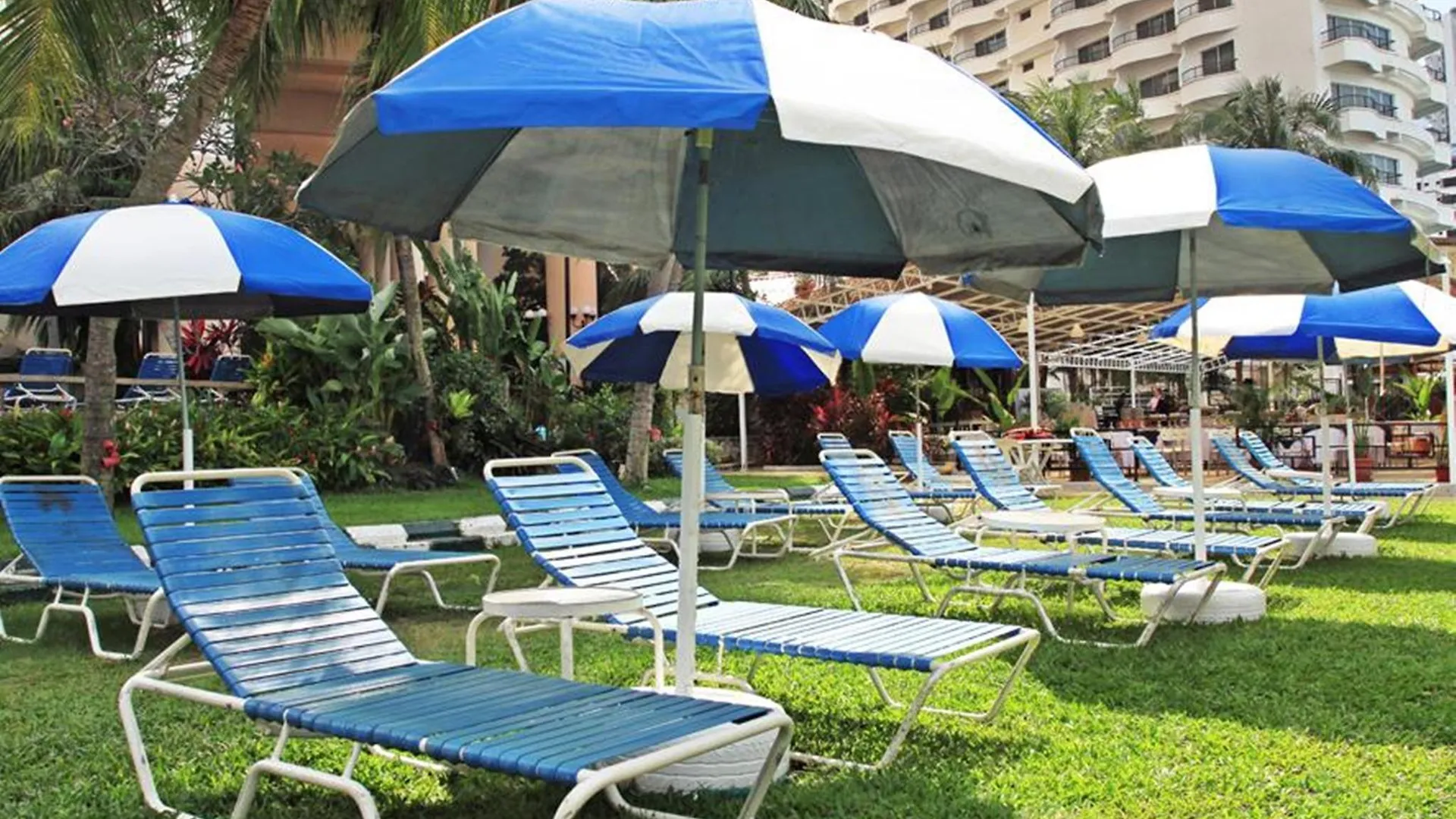 טנג'ונג בונגא Rainbow Paradise Beach Resort